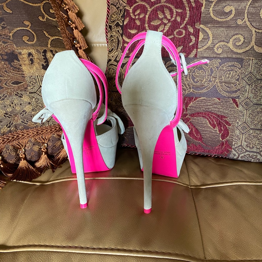 Shoes - Picture 3 of 4